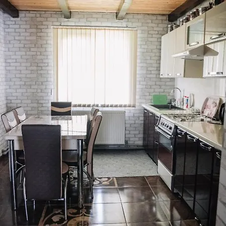 Lodge стежка в гори Verkhovyna