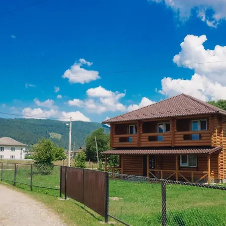стежка в гори Lodge Verkhovyna