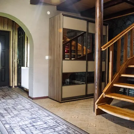 Lodge стежка в гори