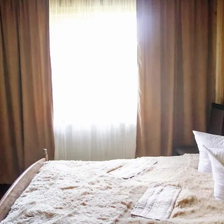 стежка в гори Lodge Verkhovyna