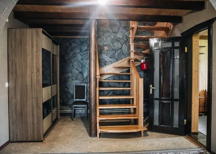 Lodge стежка в гори *