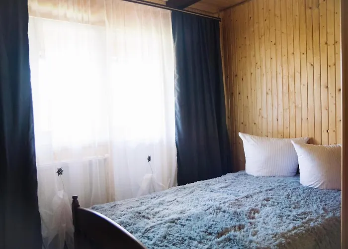 стежка в гори Lodge Verkhovyna