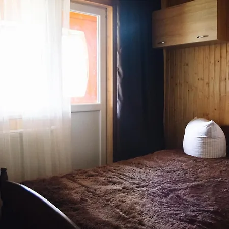 بيت خشبي стежка в гори *