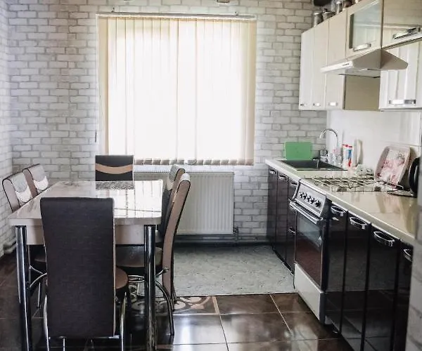 Orman Evi стежка в гори Verkhovyna